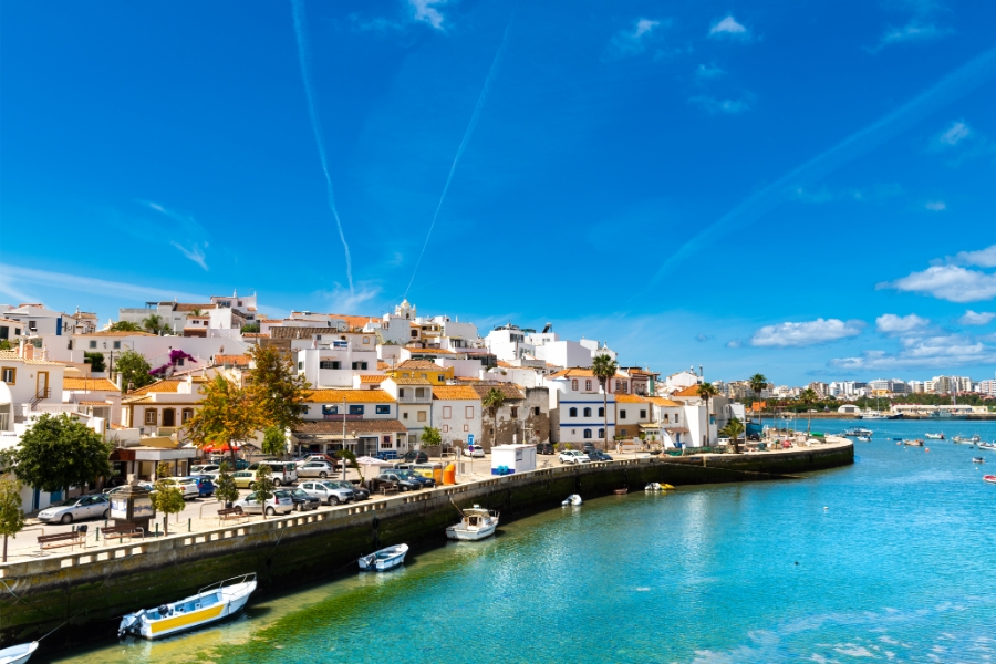 Best Cars for Algarve Road Trips in Beaches, Cliffs, and Small Towns
