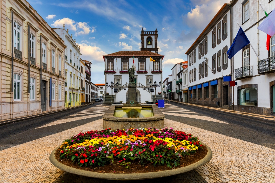 Getting Around Ponta Delgada: Car, Bus, Taxi, or Walking
