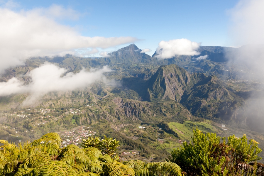 How to Plan Your Car Rental for Reunion Mountain Weather